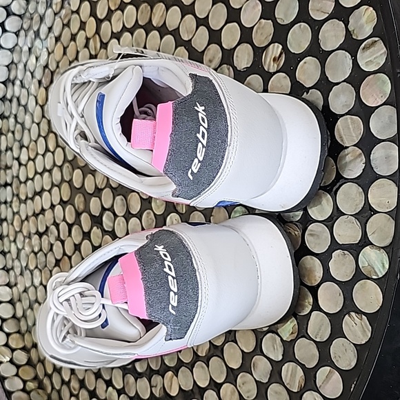 NWT Reebok Athletic Shoes - Picture 3 of 6